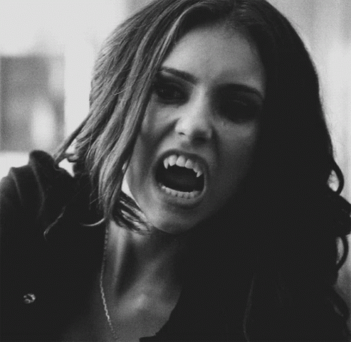 vampire-nina-dobrev-oj41n7h75jcac6cl.gif